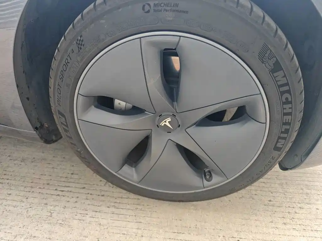 Tesla Model 3 — миниатюра 25