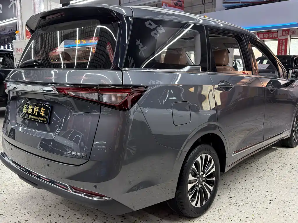 Wuling Jiachen — миниатюра 6