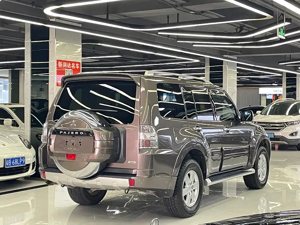 Mitsubishi Pajero (Import) — миниатюра 4