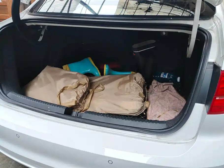 Volkswagen Sagitar 2018 1.6L MT Comfort