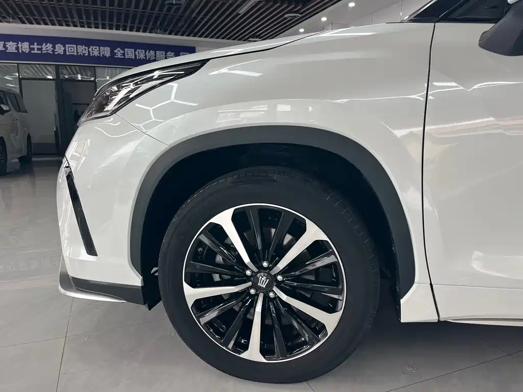 Toyota Crown Kluger — миниатюра 17