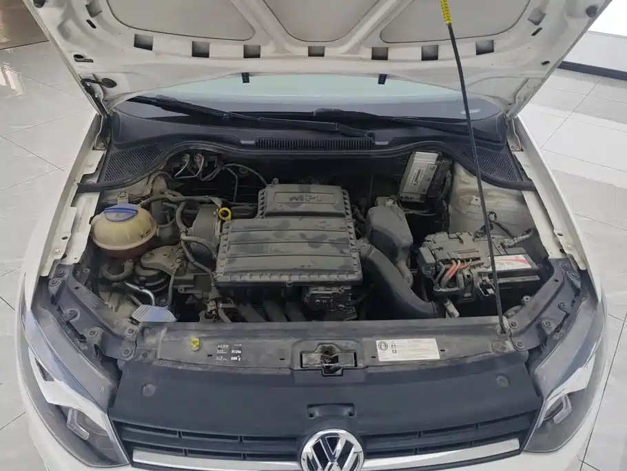 Volkswagen Polo 2016 1.4L MT