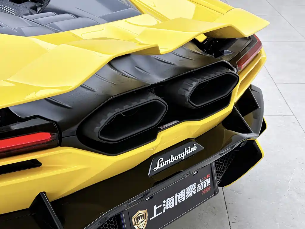 Lamborghini Revuelto — миниатюра 8