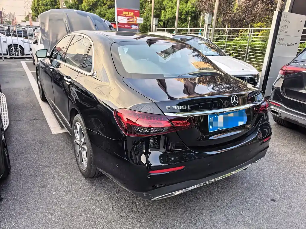 Mercedes-Benz E-Class — миниатюра 2