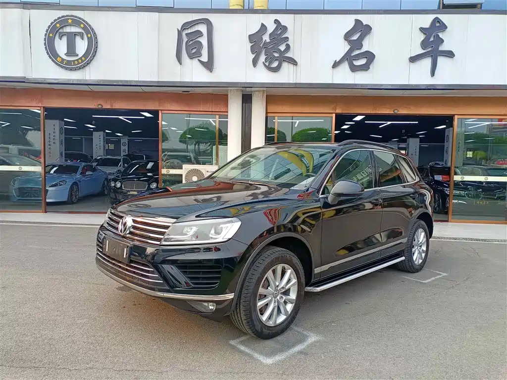 VOLKSWAGEN TOUAREG