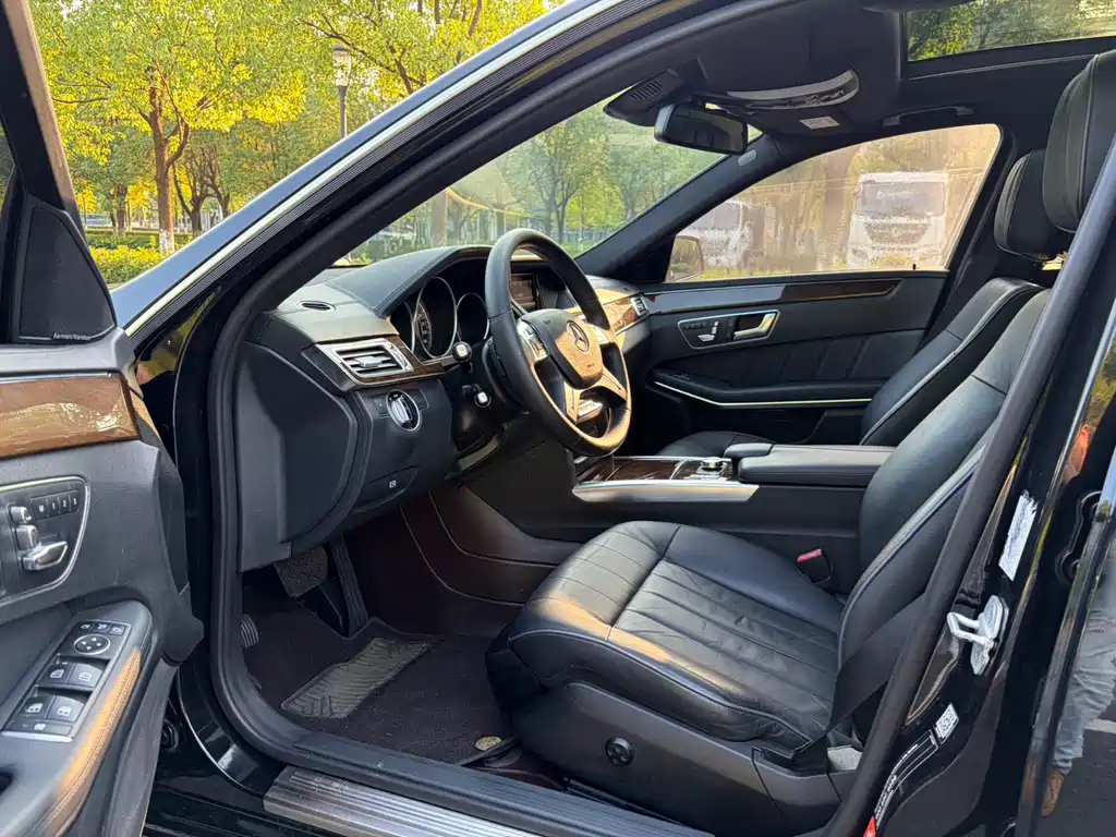 Mercedes-Benz E-Class — миниатюра 9