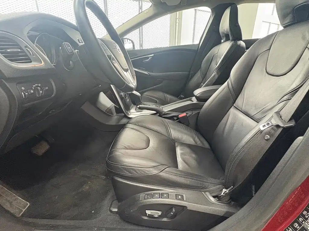 Volvo V40 — миниатюра 4