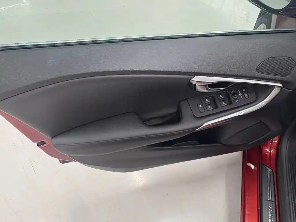 Volvo V40 — миниатюра 12