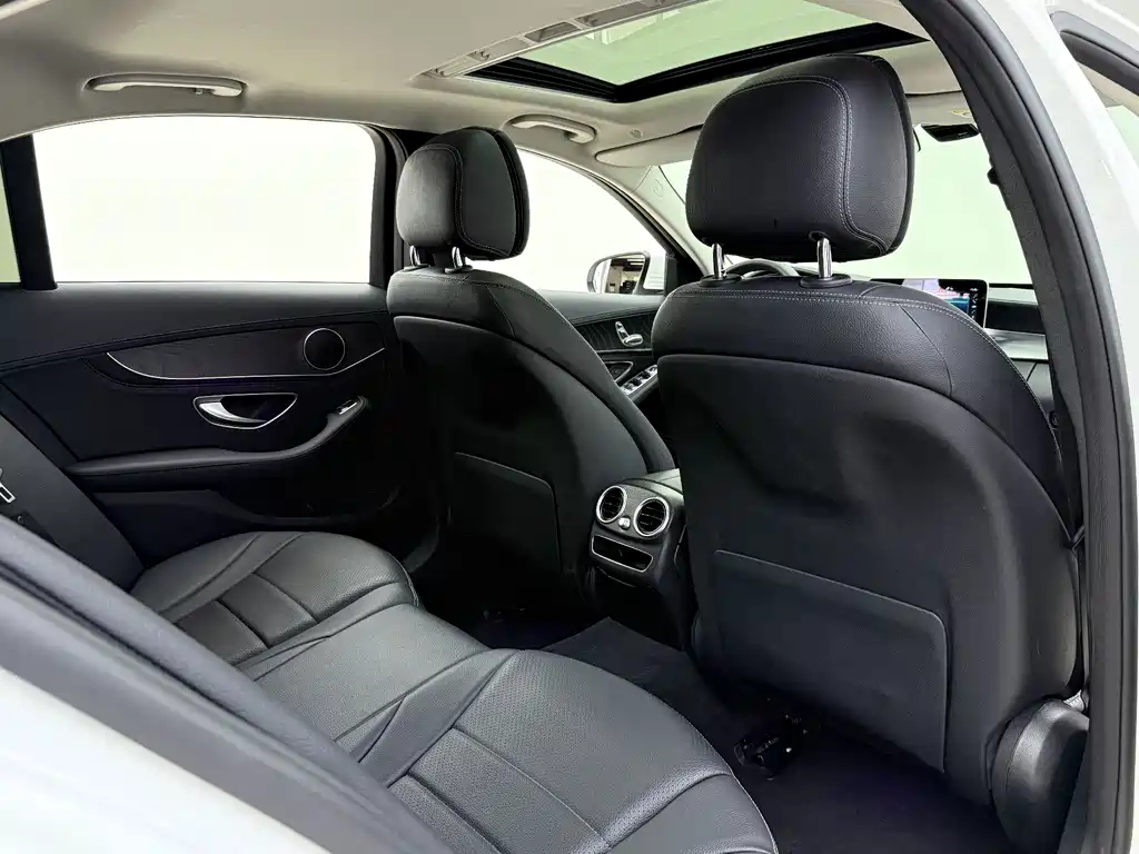 Mercedes-Benz C-Class — миниатюра 14