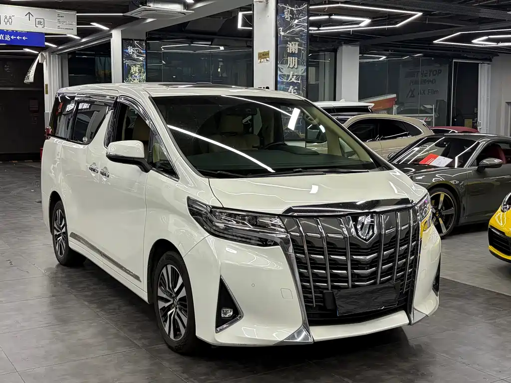 Toyota Alphard — миниатюра 3