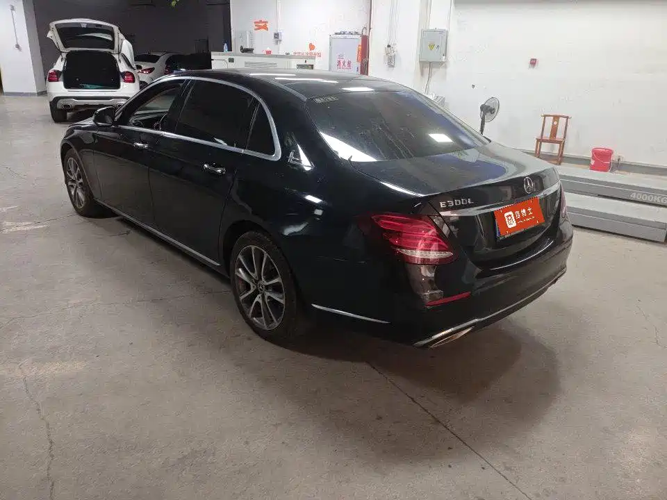 Mercedes-Benz E-Class — миниатюра 7