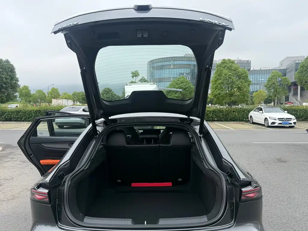Changan UNI-V 2025 1.5T 500Bar Luxury Sport