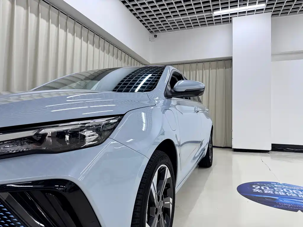 Geely L HiP — миниатюра 10