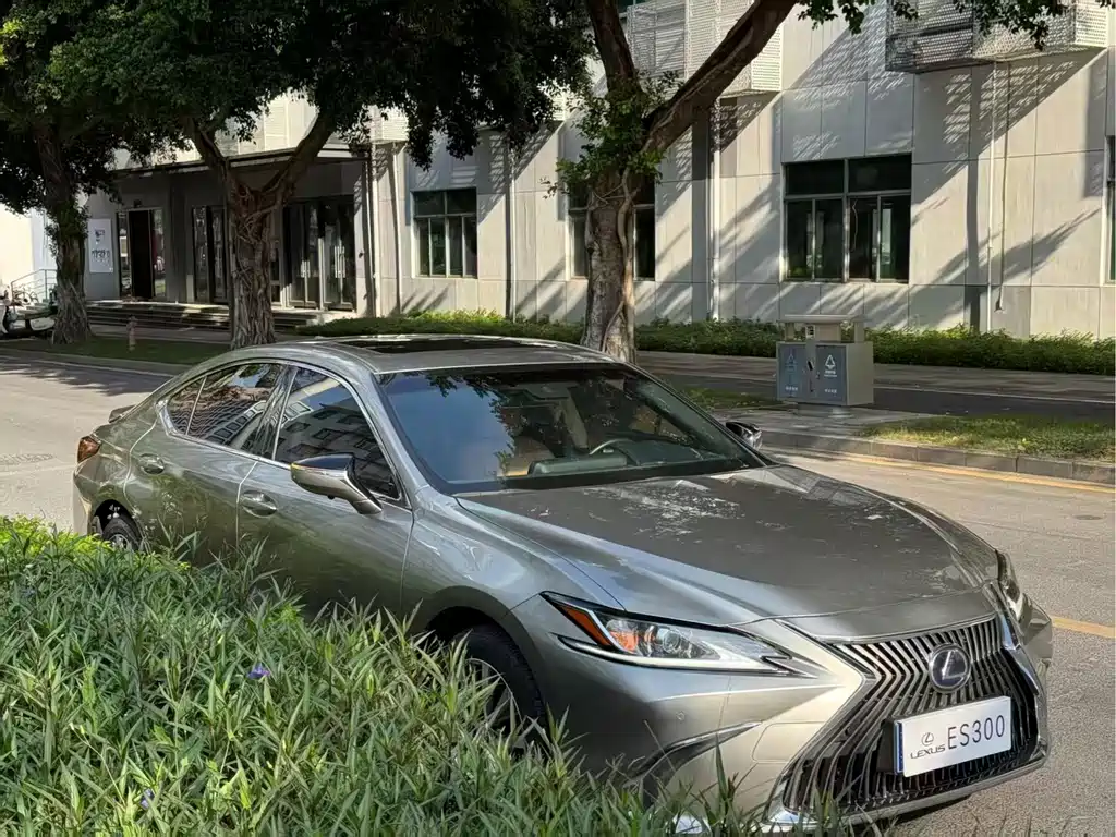 Lexus ES — миниатюра 3