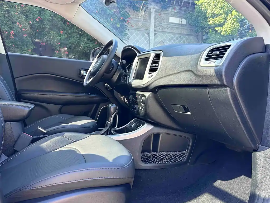 Jeep Compass — миниатюра 10