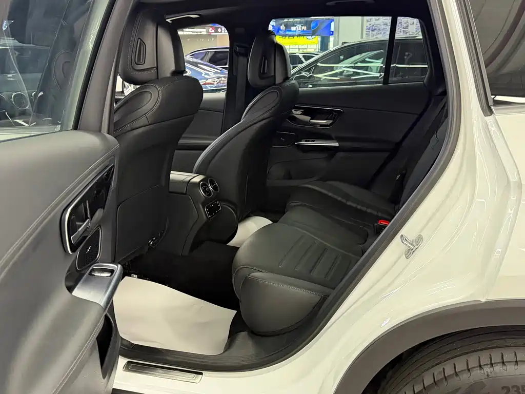 Mercedes-Benz GLC 2024 GLC 260 L 4MATIC 5 мест