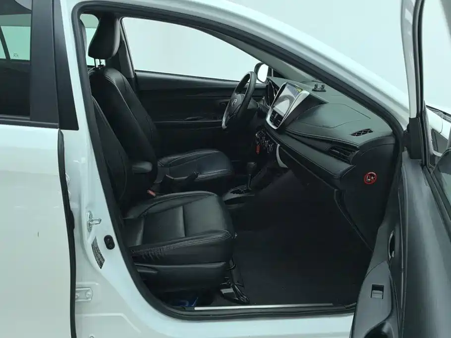 Toyota Yaris L — миниатюра 8