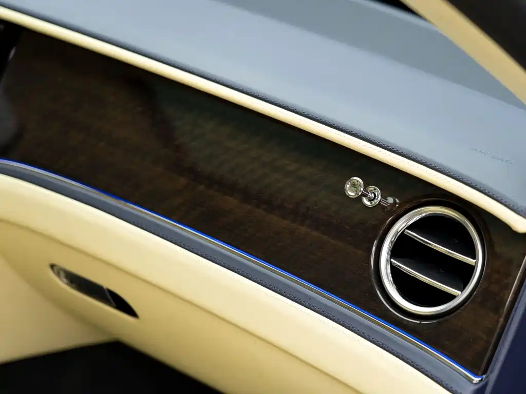 Bentley Flying Spur — миниатюра 20