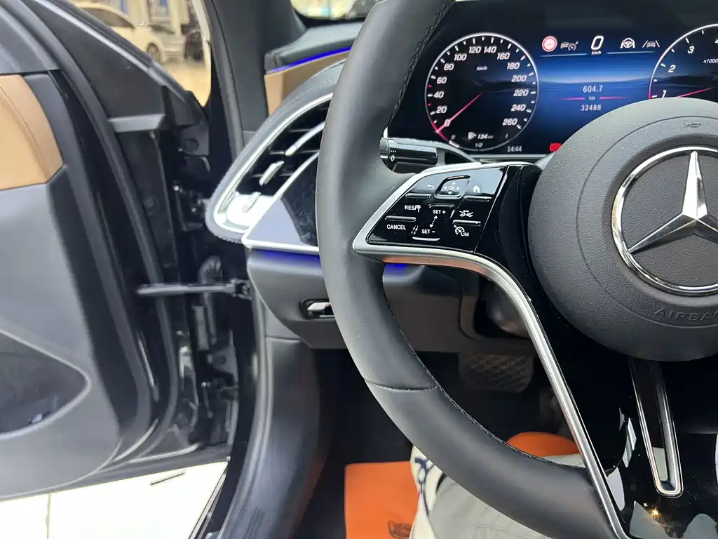 Mercedes-Benz E-Class — миниатюра 13