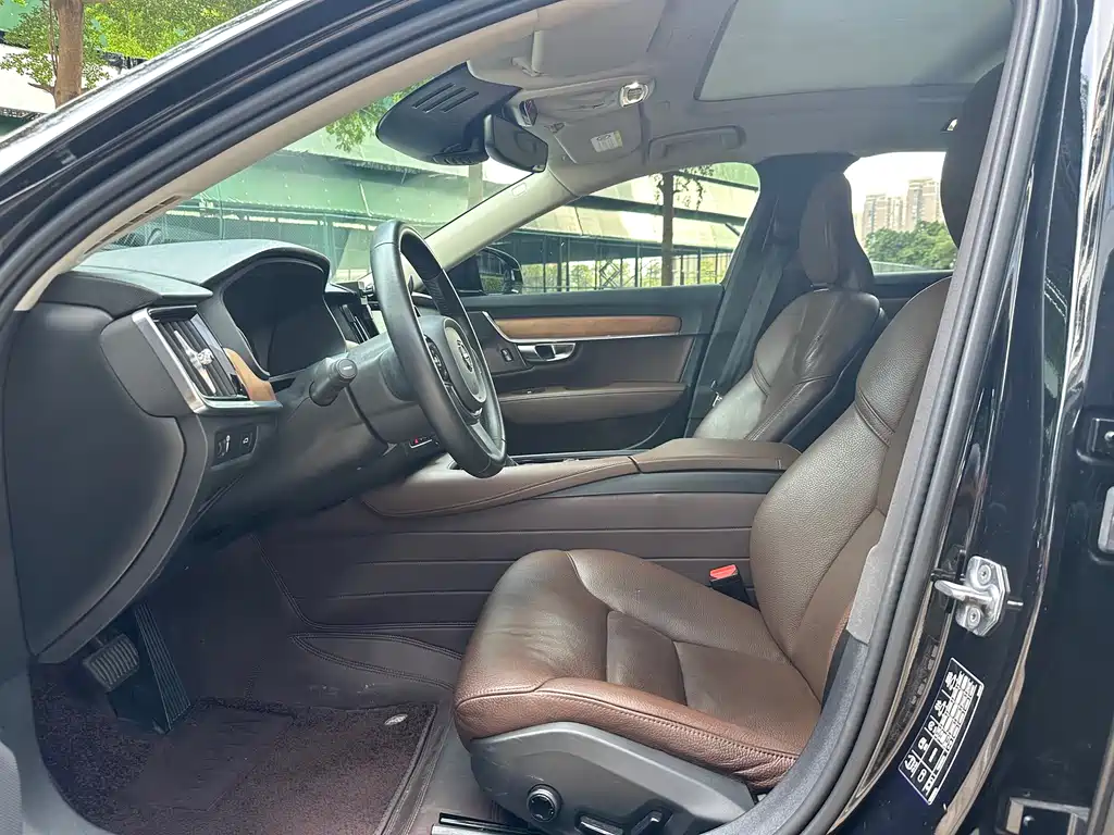 Volvo S90 2019 T5