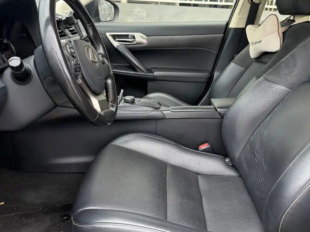 Lexus CT — миниатюра 8
