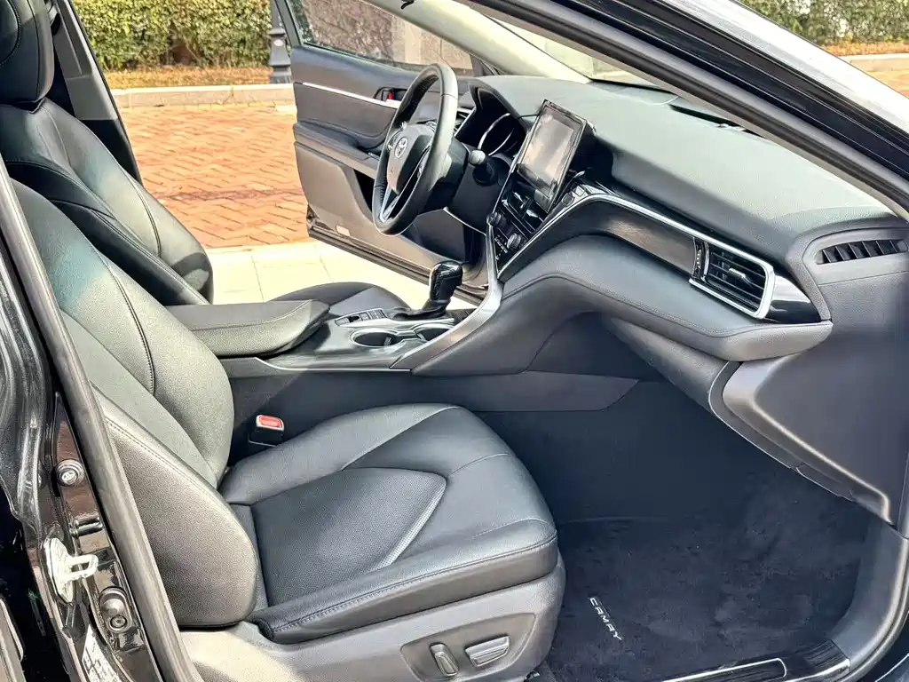 Toyota Camry 2021 2.5HS