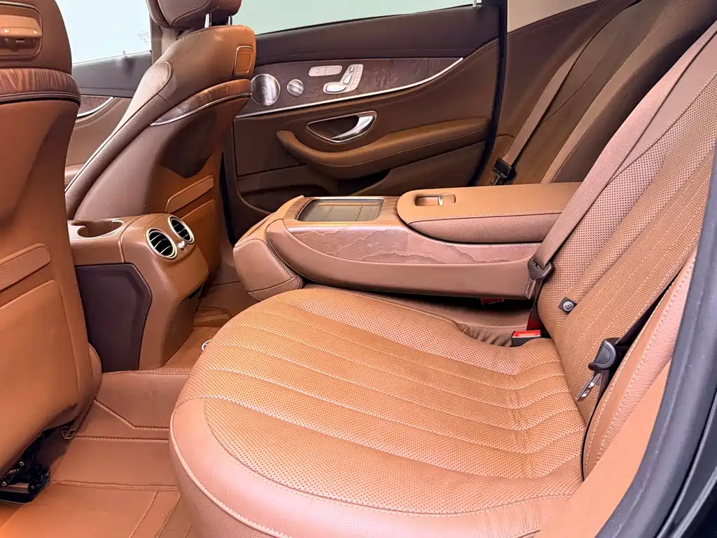 Mercedes-Benz E-Class — миниатюра 6
