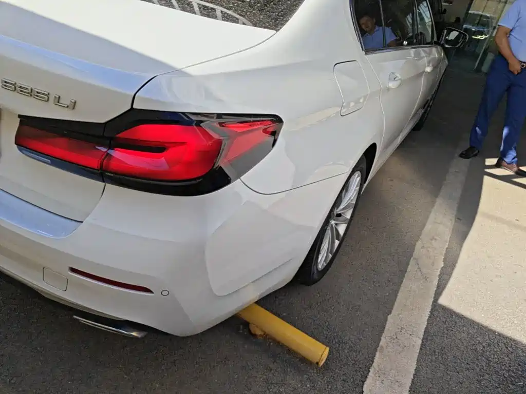 BMW 5 Series — миниатюра 8