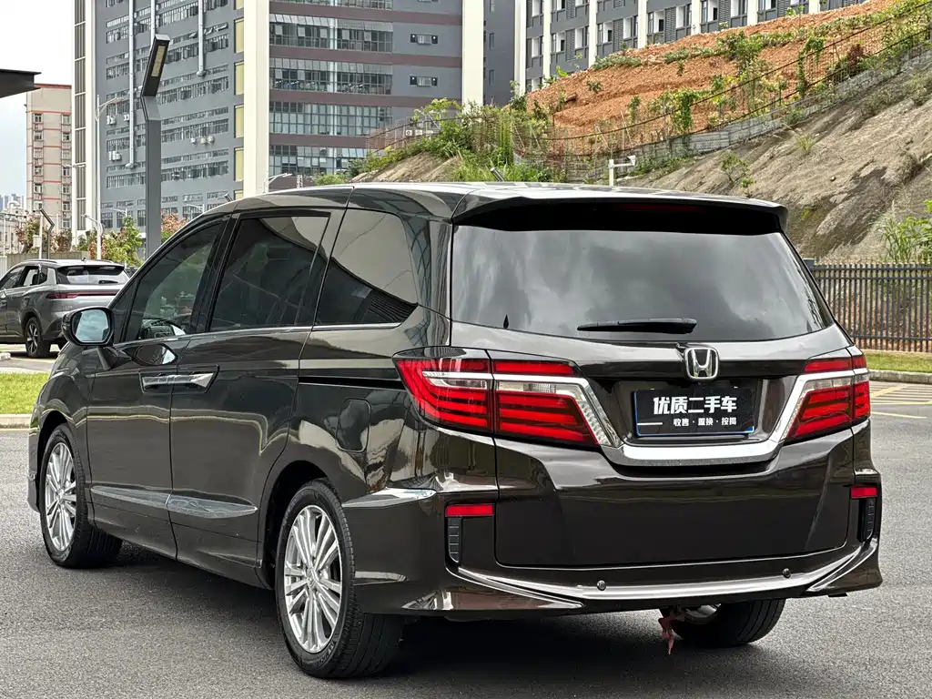 Honda Elysion 2016 2.4L
