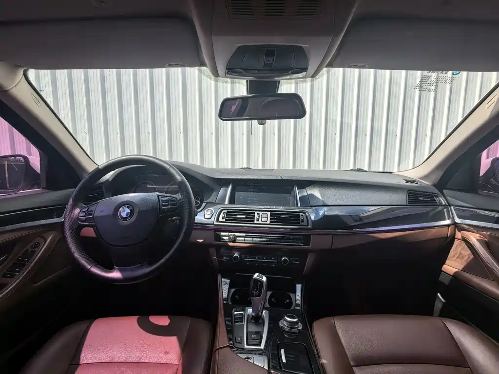BMW 5 Series — миниатюра 10