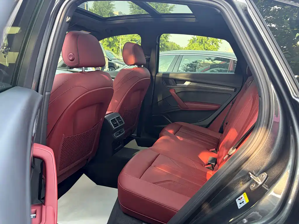 Audi Q5L Sportback Facelift 40 TFSI Luxury Type, фото 26