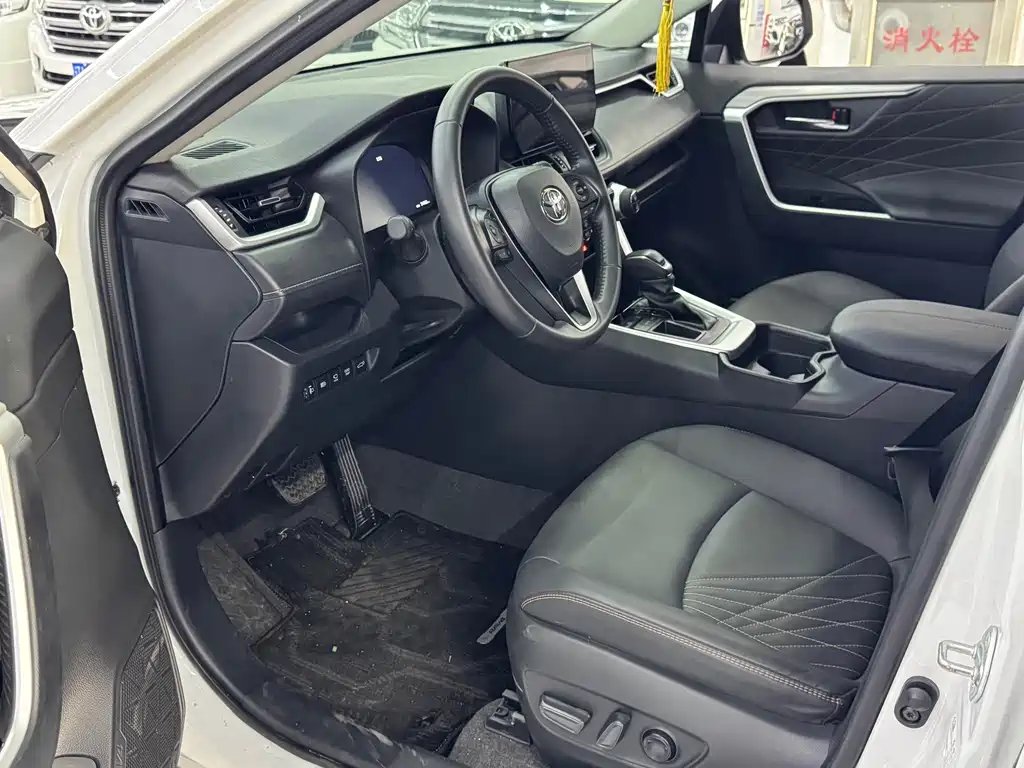 Toyota RAV4 — миниатюра 7
