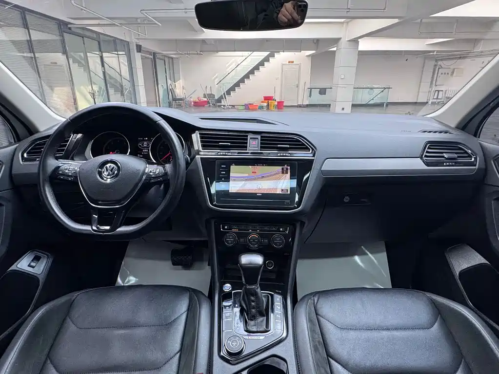 Volkswagen Tiguan L L 2019 380TSI AT Luxury 7 мест VI