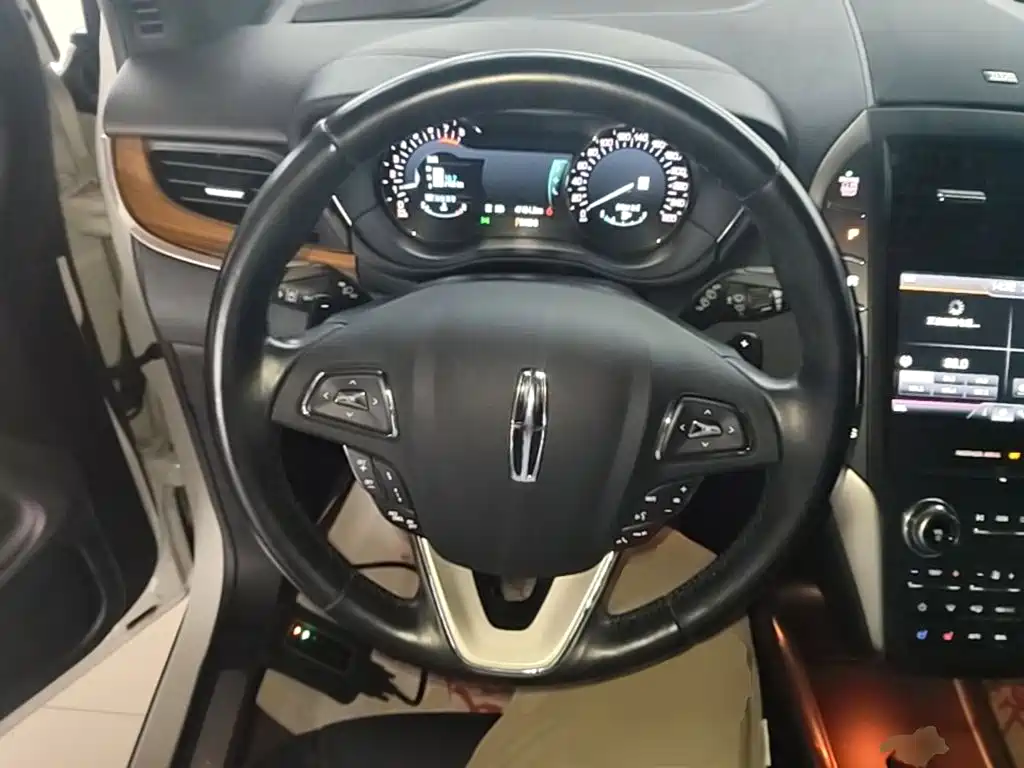 Lincoln MKC — миниатюра 11