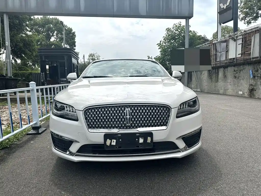 Lincoln MKZ — миниатюра 2
