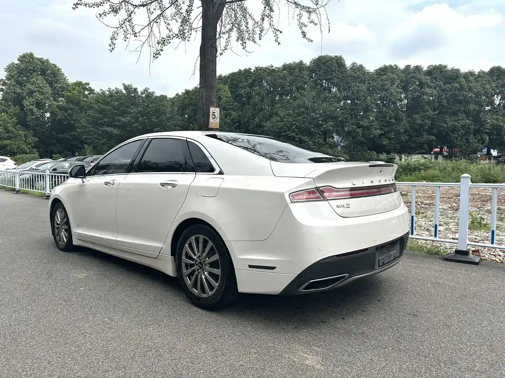 Lincoln MKZ — миниатюра 7