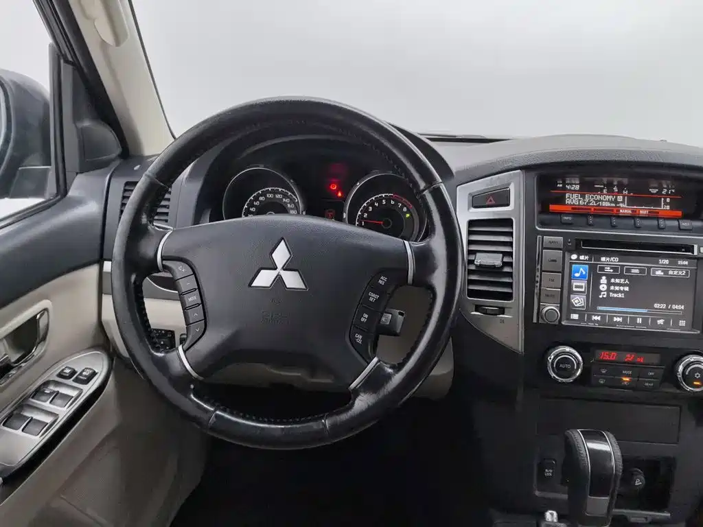 Mitsubishi Pajero (Import) — миниатюра 11