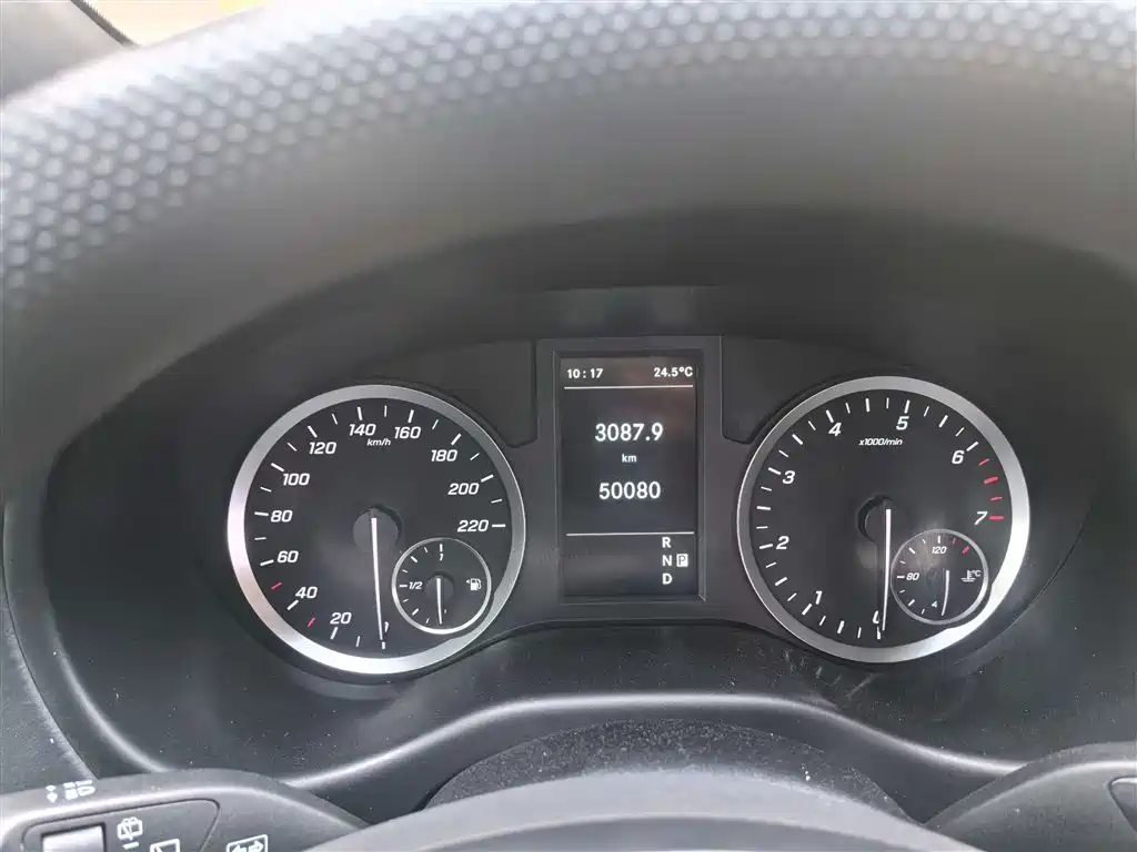 Mercedes-Benz Vito 2023 2.0T Elite 7 мест