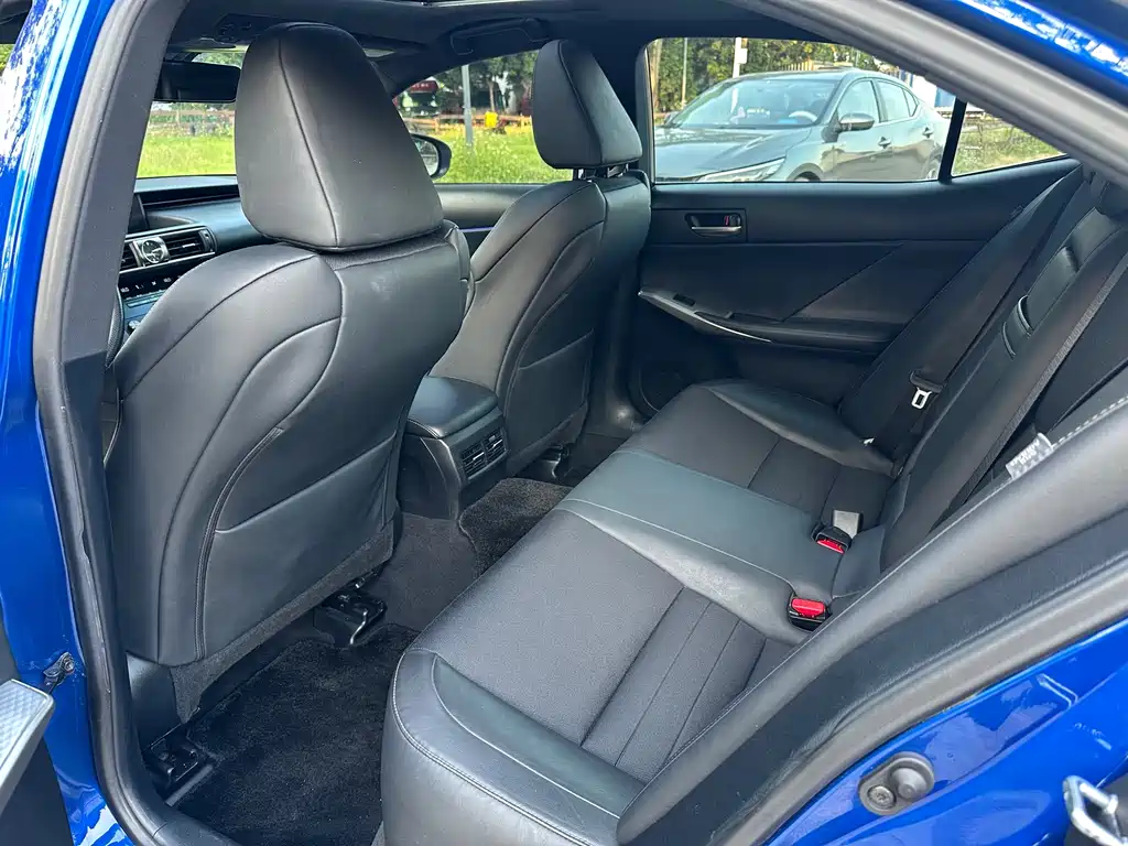 Lexus IS — миниатюра 5