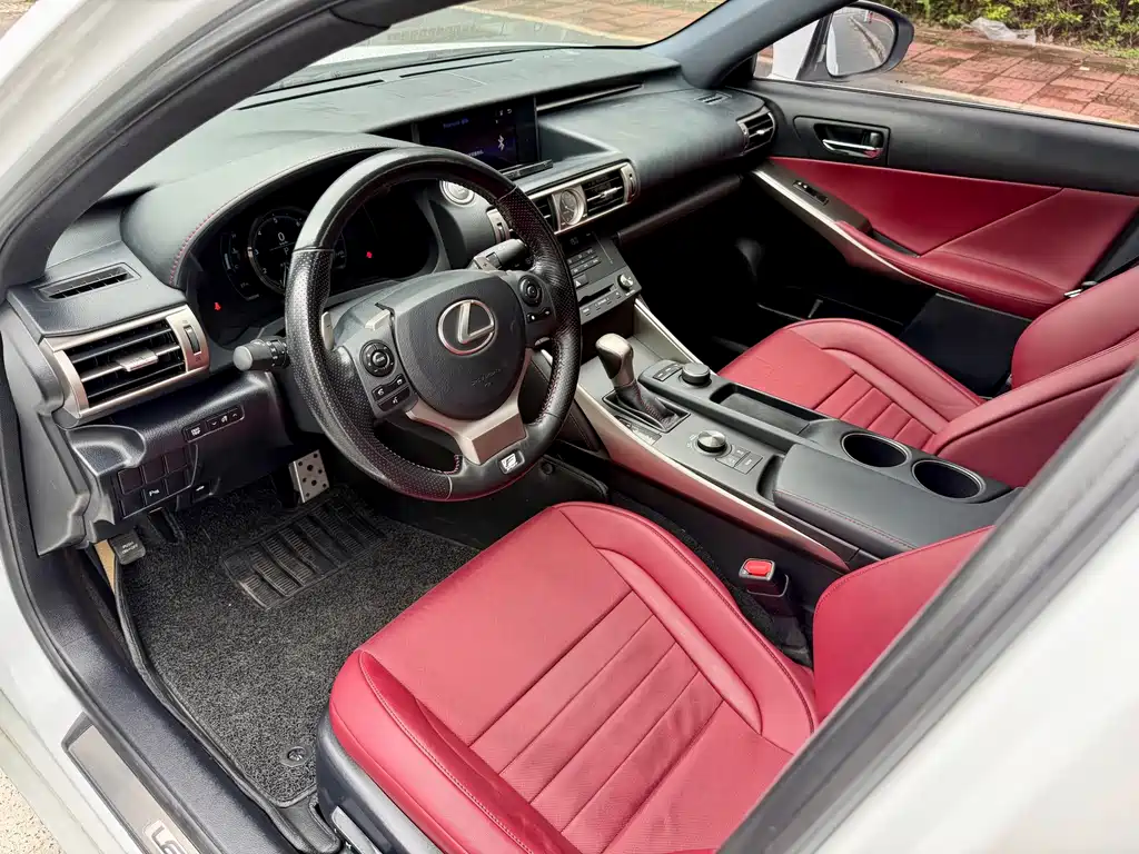 Lexus IS — фотографии объявления, Фото 13
