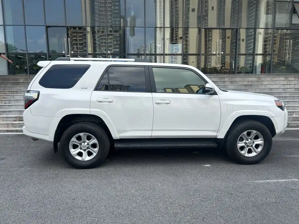 Toyota 4Runner — миниатюра 7