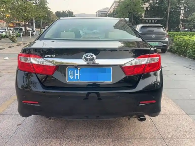 Toyota Camry — миниатюра 5