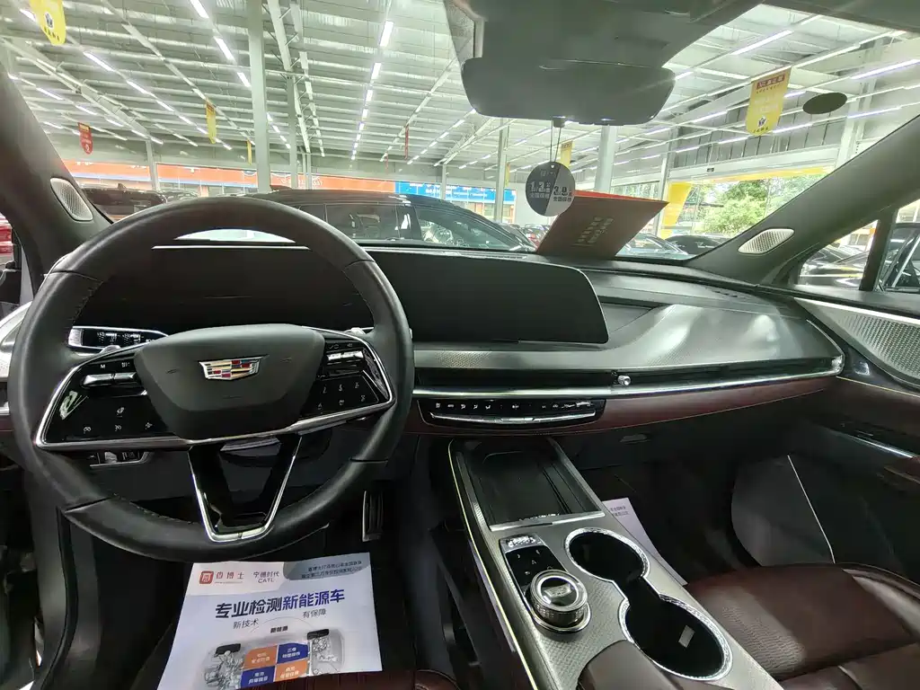 Cadillac XT5 2025 2.0T