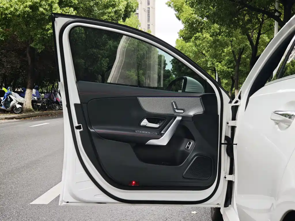 Mercedes-Benz A-Class A 2024 A 200 L Fashion