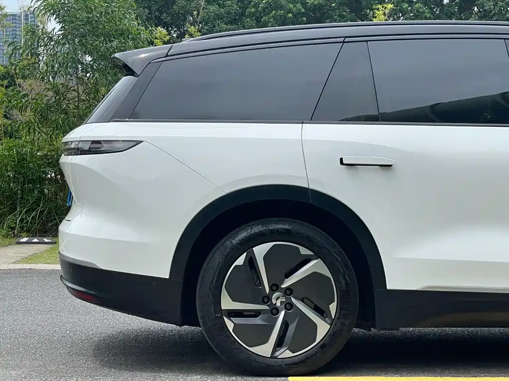 NIO ES8 — миниатюра 24