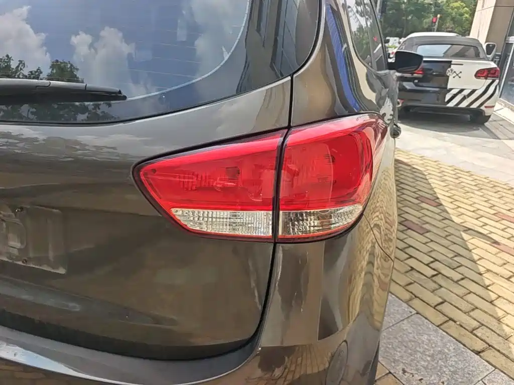 Kia Carens — миниатюра 8
