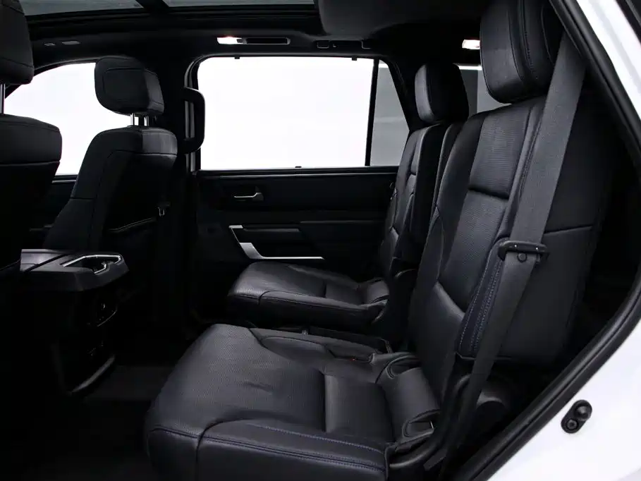 Toyota Sequoia — миниатюра 16
