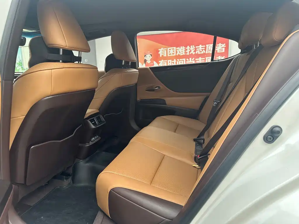 Lexus ES — миниатюра 6