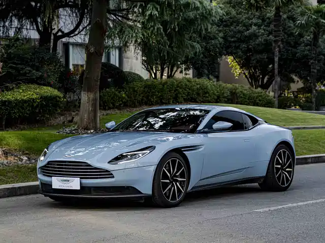 ASTON MARTIN DB11 2020