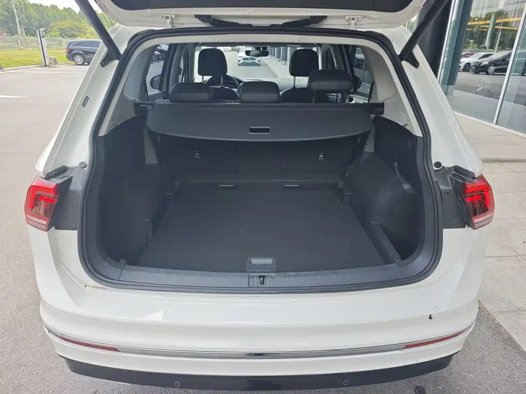 Volkswagen Tiguan L L 2019 330TSI AT R-Line Flagship VI